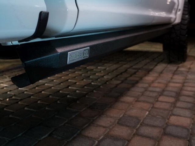 AMP RESEARCH PowerStepXL Running Boards (2022 Silverado & Sierra 1500) - Click Image to Close