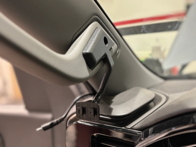 EDGE A-Pillar Display Mount (2022.5-2025 GM 1500 & 2024-2025 Chevrolet Silverado & GMC Sierra 2500 & 3500)
