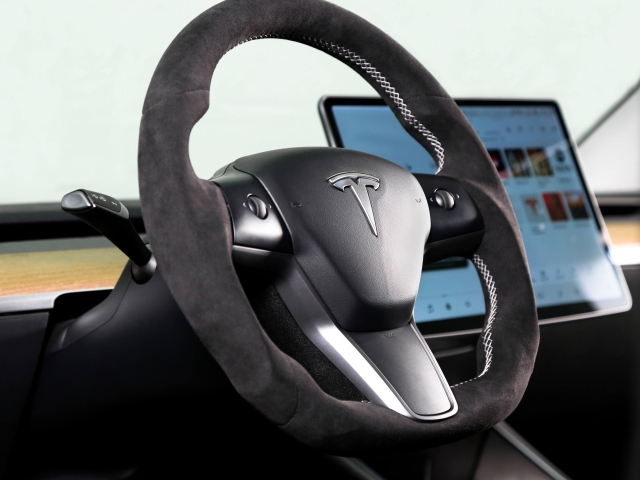 REKUDO Steering Wheel, Alcantara Wrapped (2017-2021 Tesla Model 3 & Model Y)